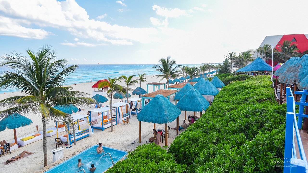 Oasis Cancún Lite